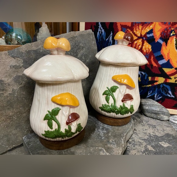 Pair of Vintage Mushroom Ceramic Canisters - Picture 12 of 13